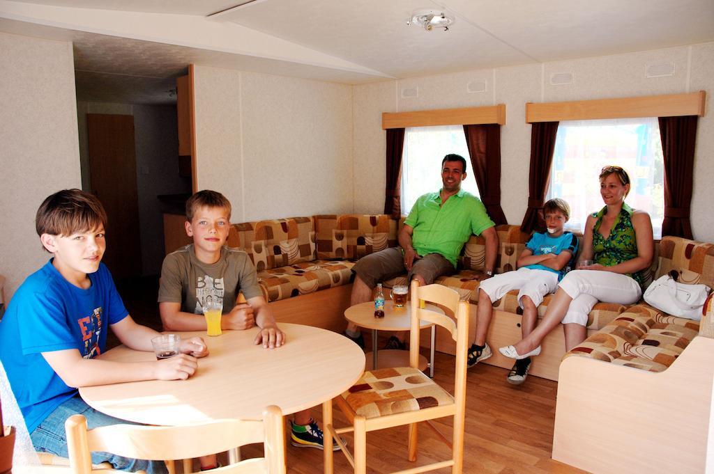 Oostappen Vakantiepark Zilverstrand Mol Room photo